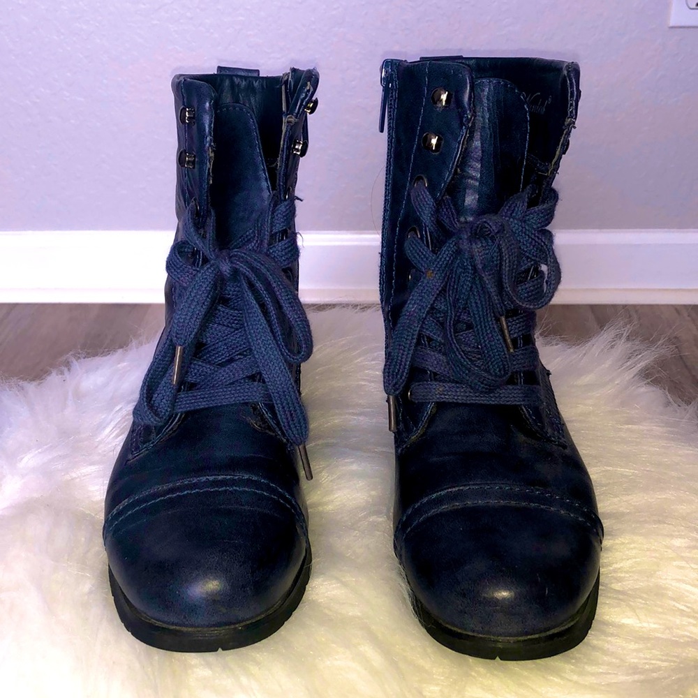 Wanted BLUE combat boots
